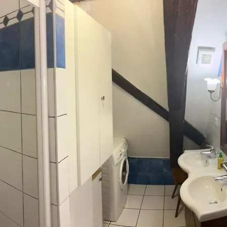 Les Toits Du Tonnelier - 64m2 - Plein Centre Medieval - Sauna - Garage Apartment